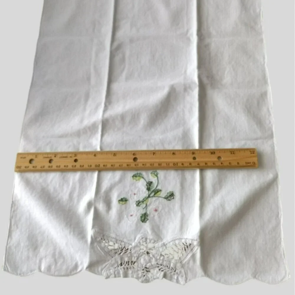 Vintage Embroidered White Cotton Hand Towel With Floral Design & Lace Trim 18x13